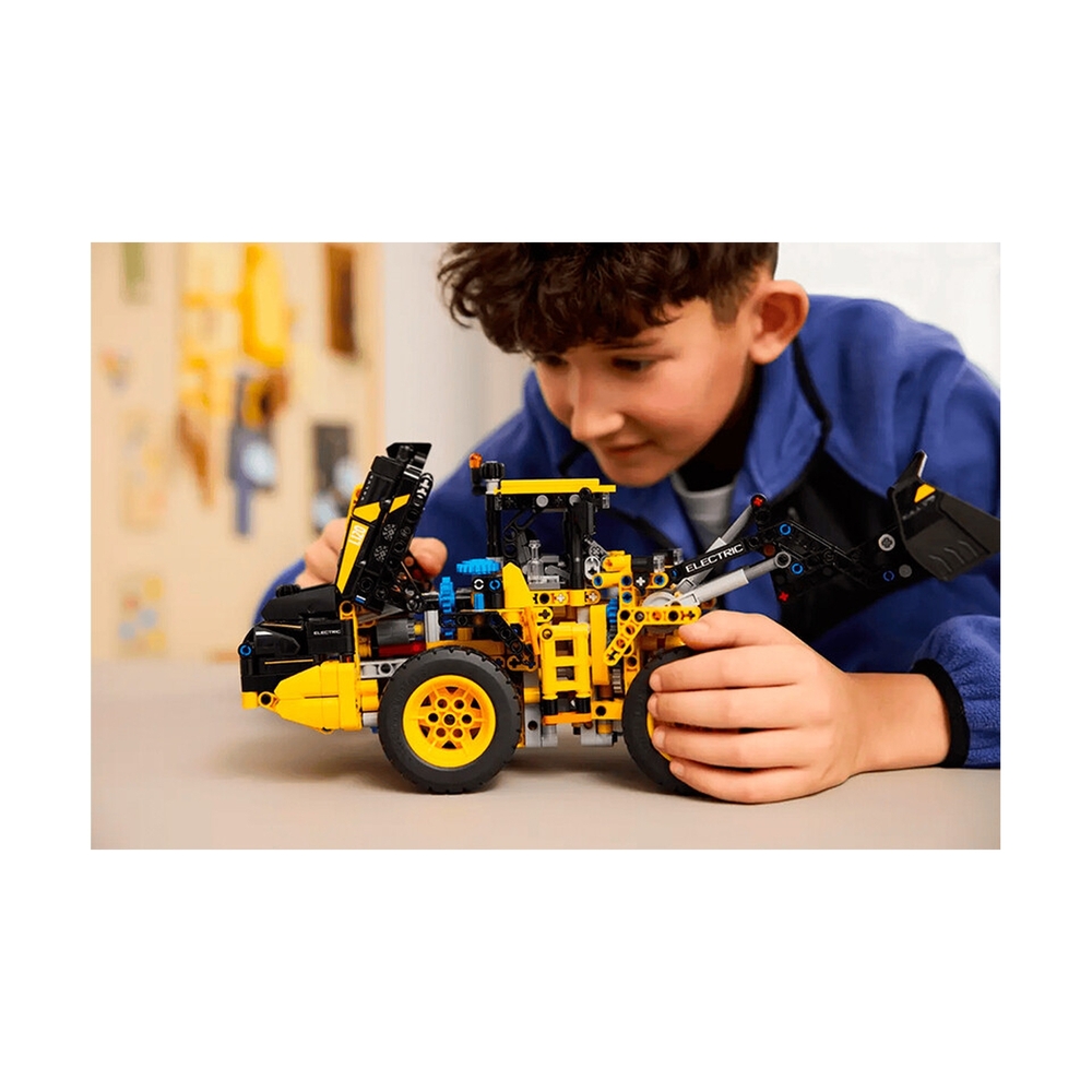 Конструктор Lego Volvo L120 Electric Техник Колесный погрузчик 42209 - фото 8