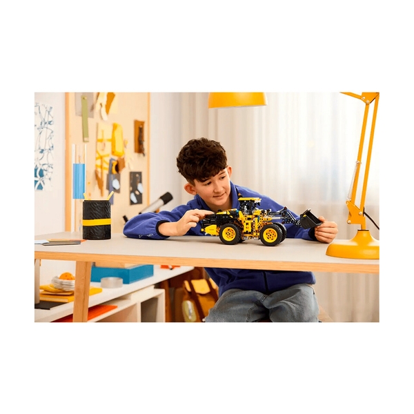 Конструктор Lego Volvo L120 Electric Техник Колесный погрузчик 42209 - фото 10