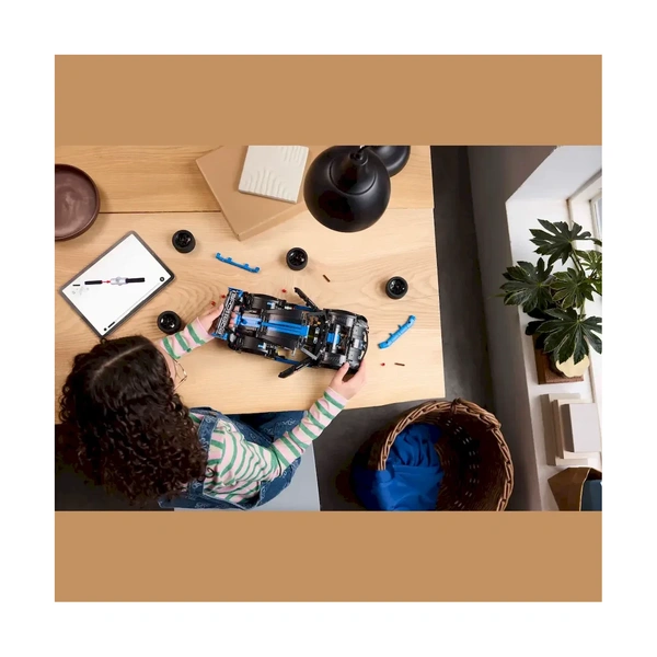 Конструктор Lego Гоночный Porsche GT4 e-Performance 42176 - фото 8