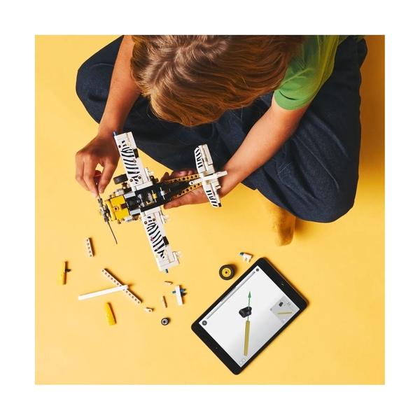 Конструктор Lego 42198 Техник Легкомоторный самолет - фото 7